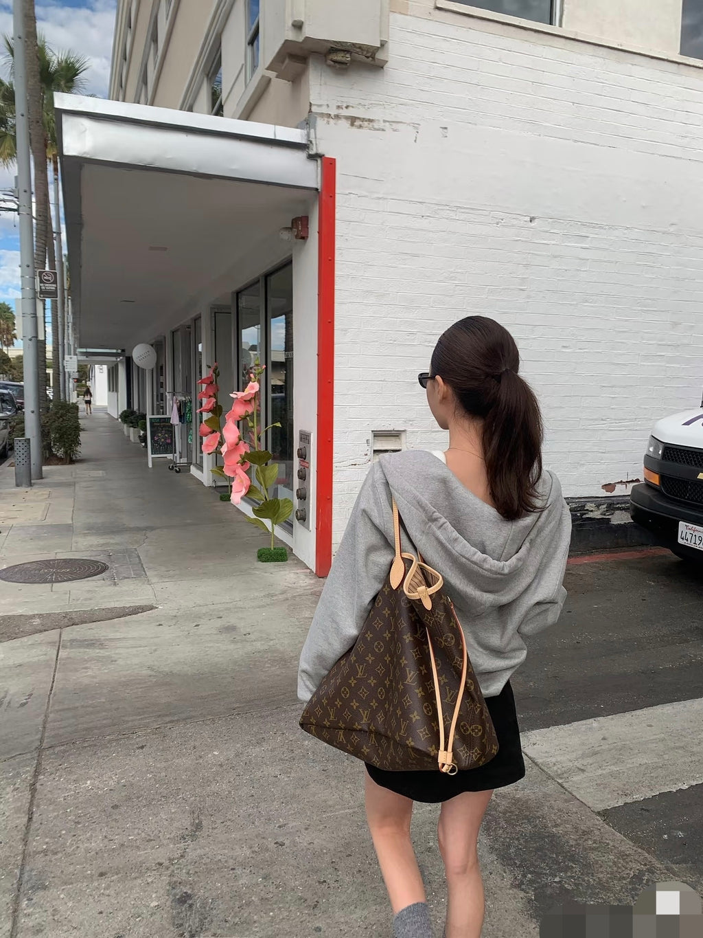 Louis Vuitton Neverfull Tote Bag Monogram Canvas Gold Hardware