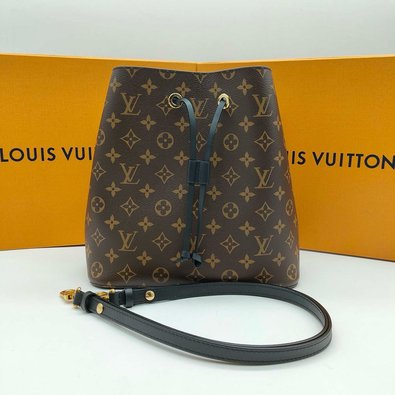 Louis Vuitton Néonoé Bucket Bag Monogram Canvas Gold Hardware