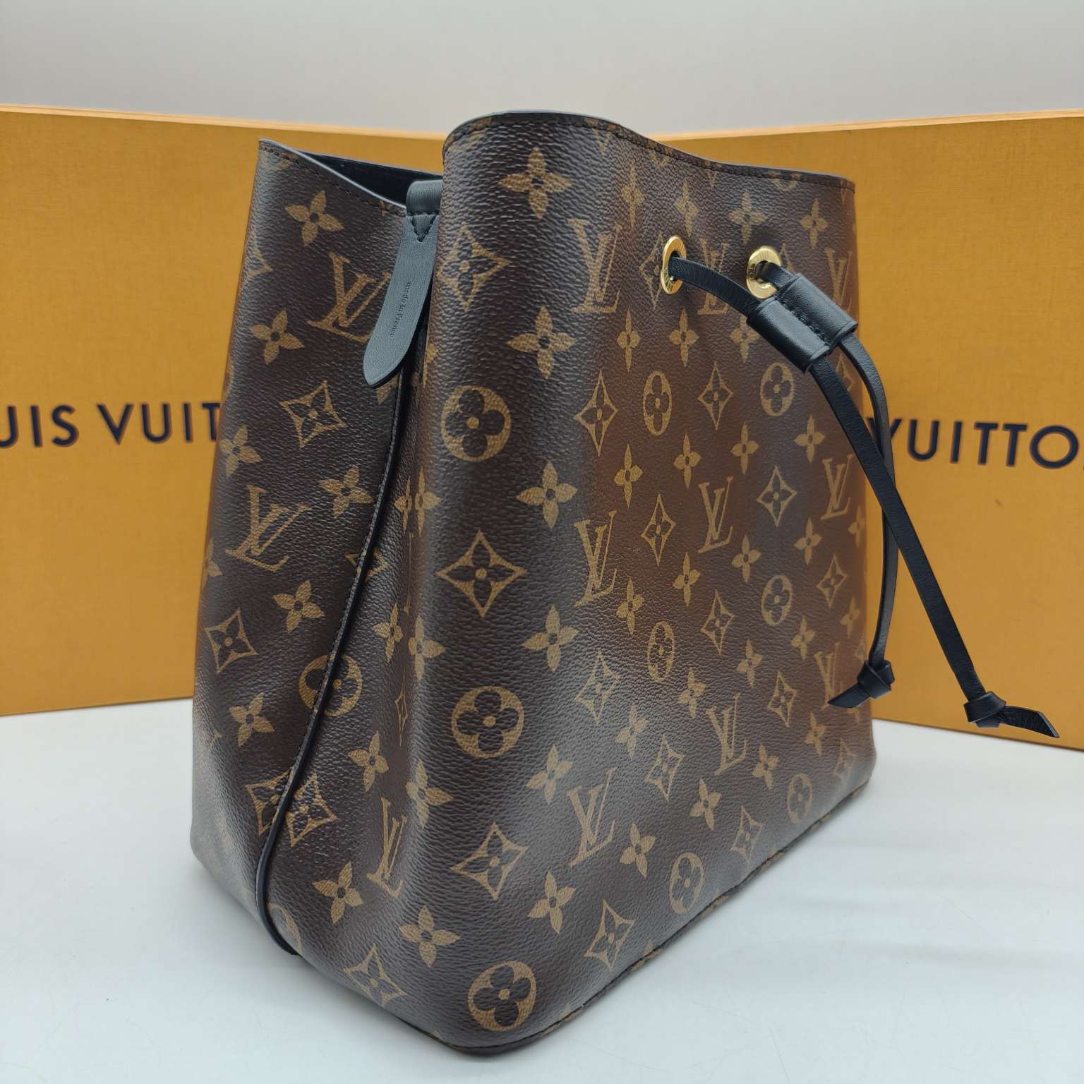 Louis Vuitton Néonoé Bucket Bag Monogram Canvas Gold Hardware