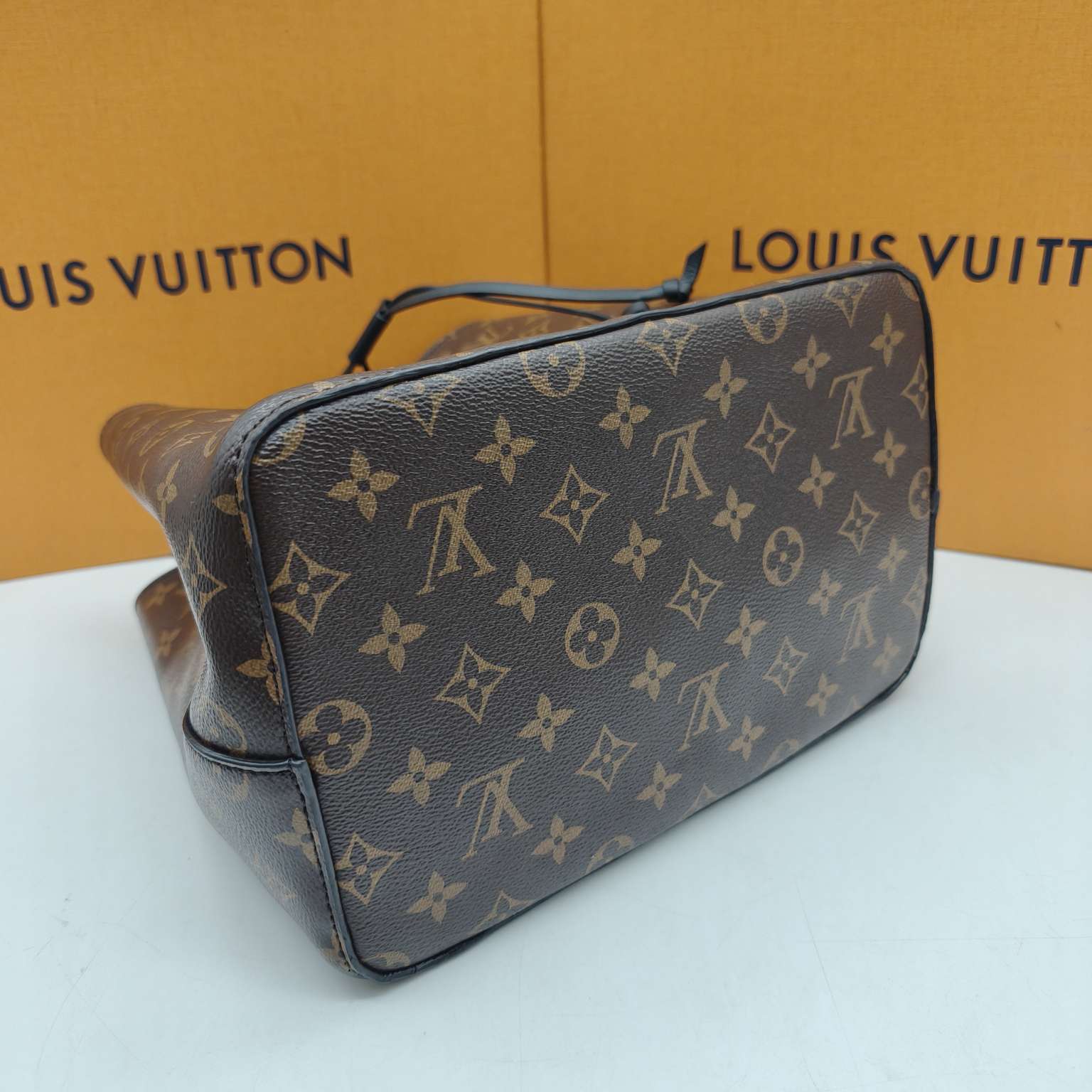 Louis Vuitton Néonoé Bucket Bag Monogram Canvas Gold Hardware