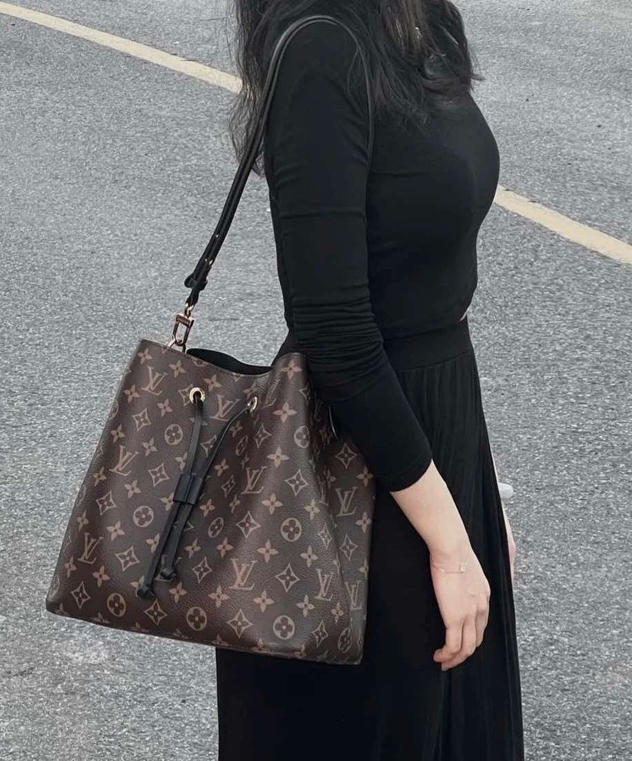 Louis Vuitton Néonoé Bucket Bag Monogram Canvas Gold Hardware