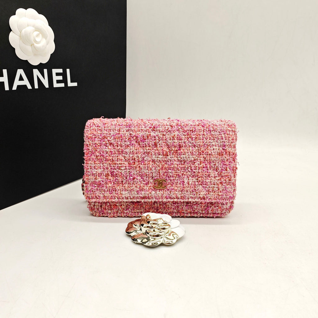 Chanel Tweed Flap Bag Pink Bouclé Fabric Gold Hardware