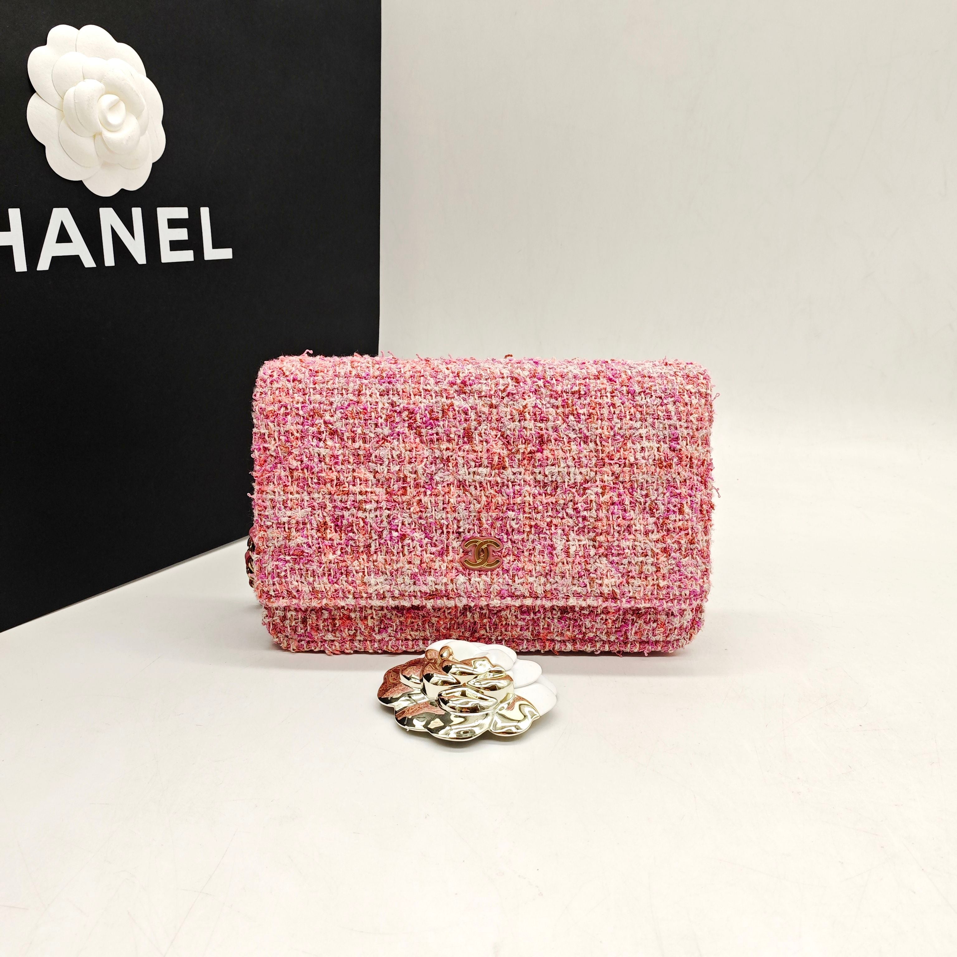 Chanel Tweed Flap Bag Pink Bouclé Fabric Gold Hardware