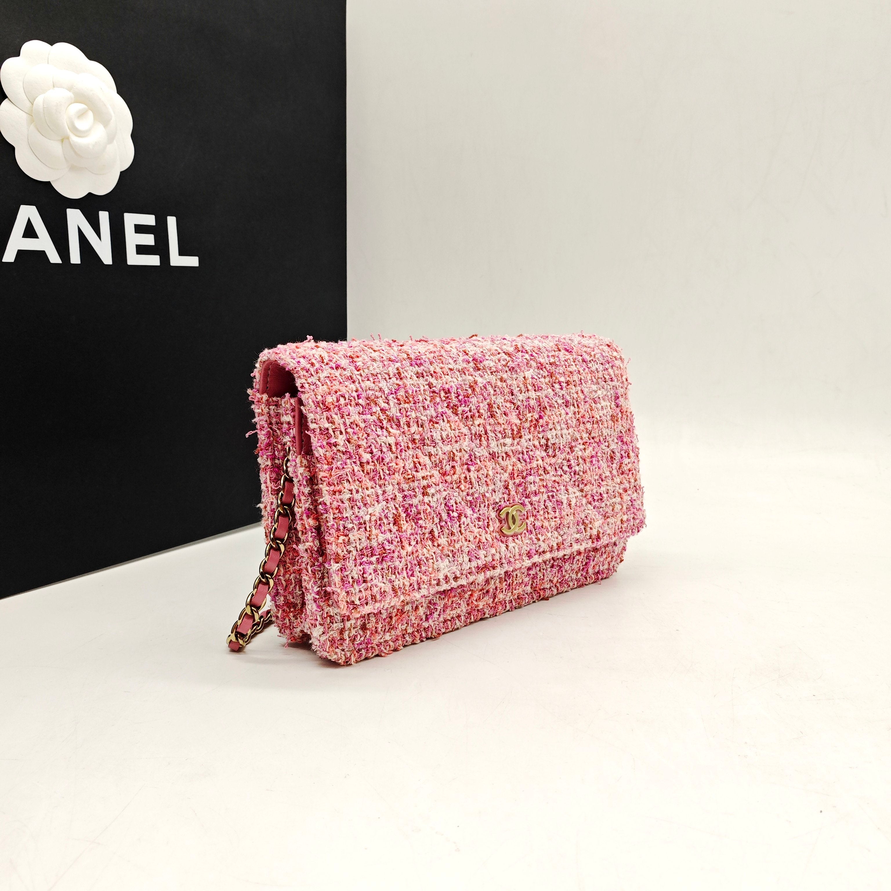 Chanel Tweed Flap Bag Pink Bouclé Fabric Gold Hardware