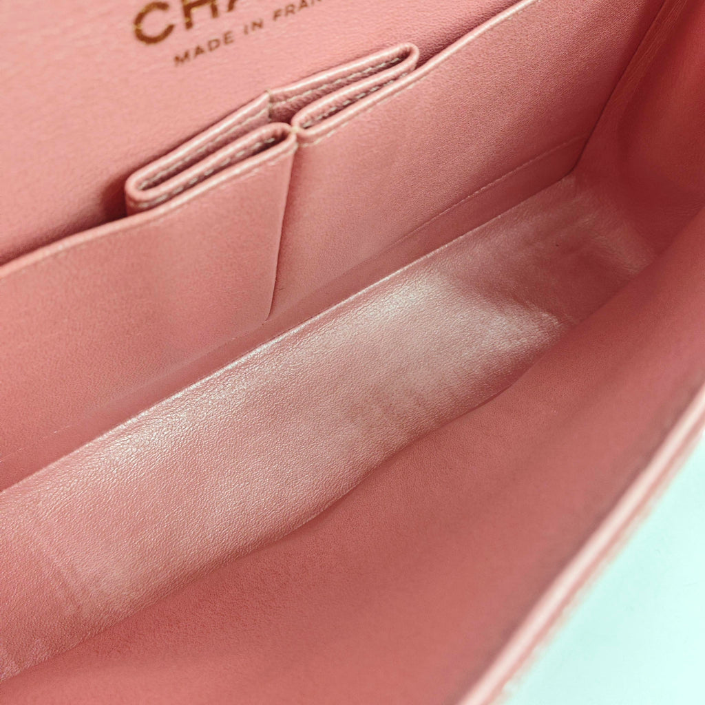 CHANEL Classic Flap Medium | Pearlised Pink Litchi-Grain | Gold Hardware
