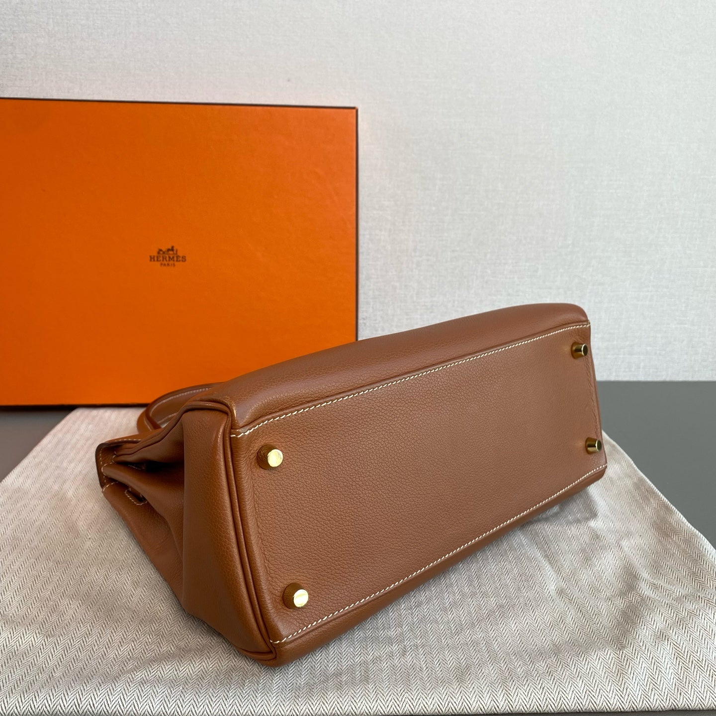 Hermes Kelly Handbag Brown Pebbled Leather Gold Hardware
