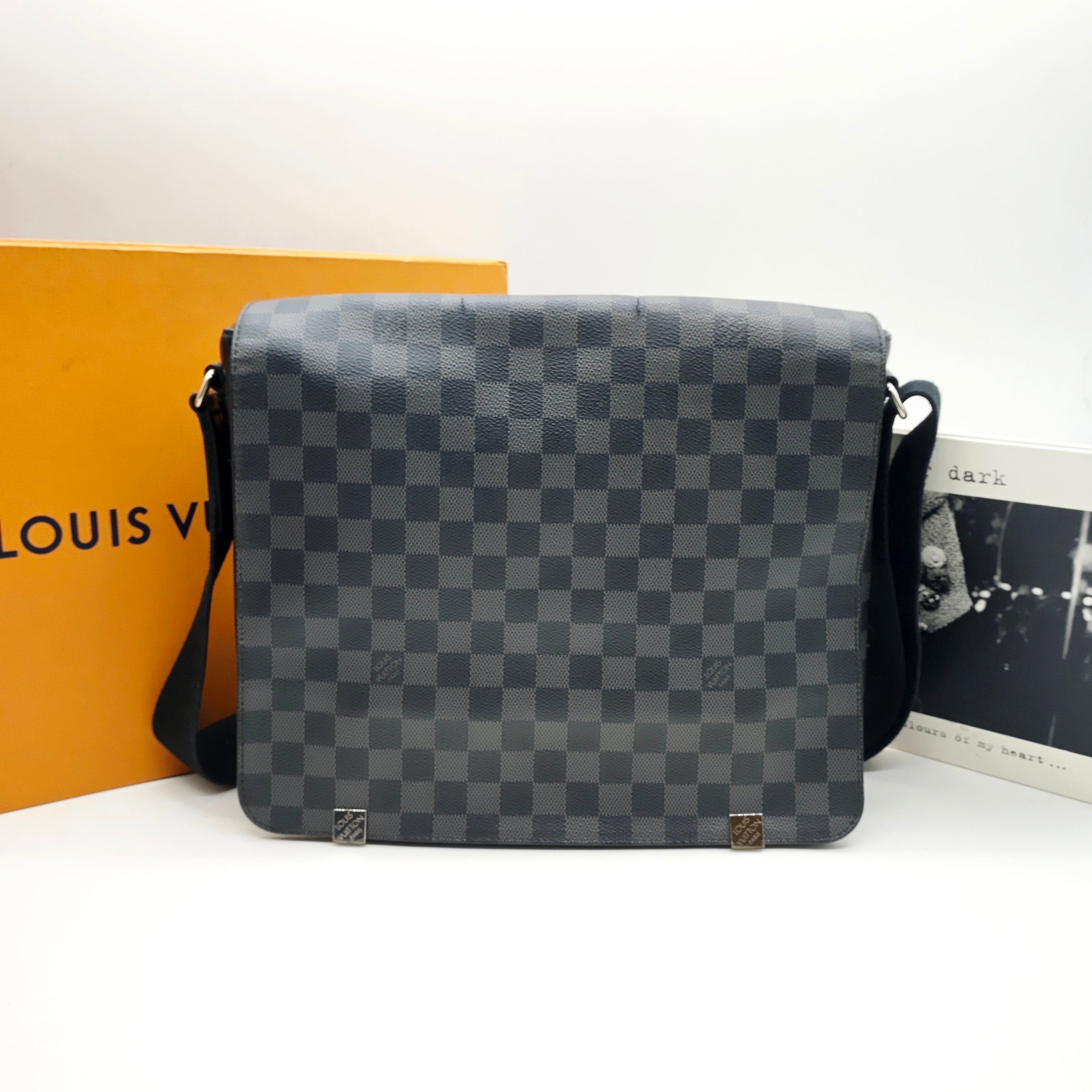 Louis Vuitton District Messenger Bag Damier Graphite Silver Hardware