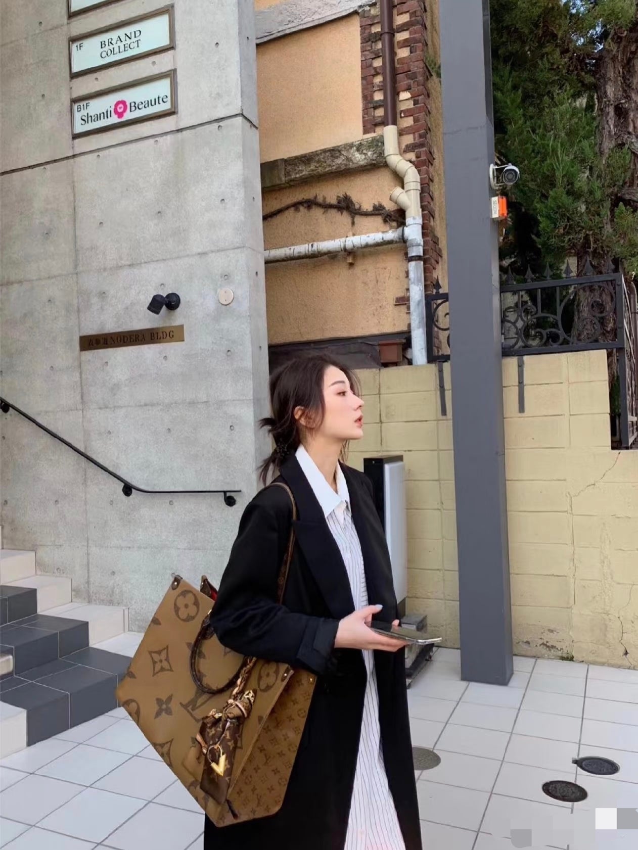 Louis Vuitton Onthego Tote Giant Monogram Canvas Gold Hardware