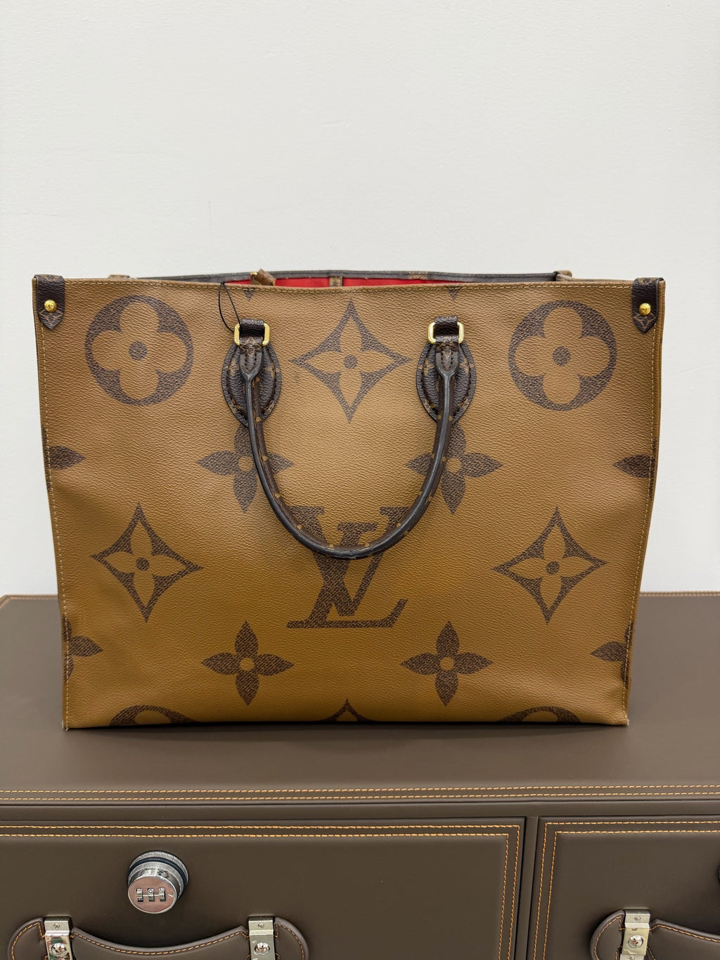 Louis Vuitton Onthego Tote Giant Monogram Canvas Gold Hardware
