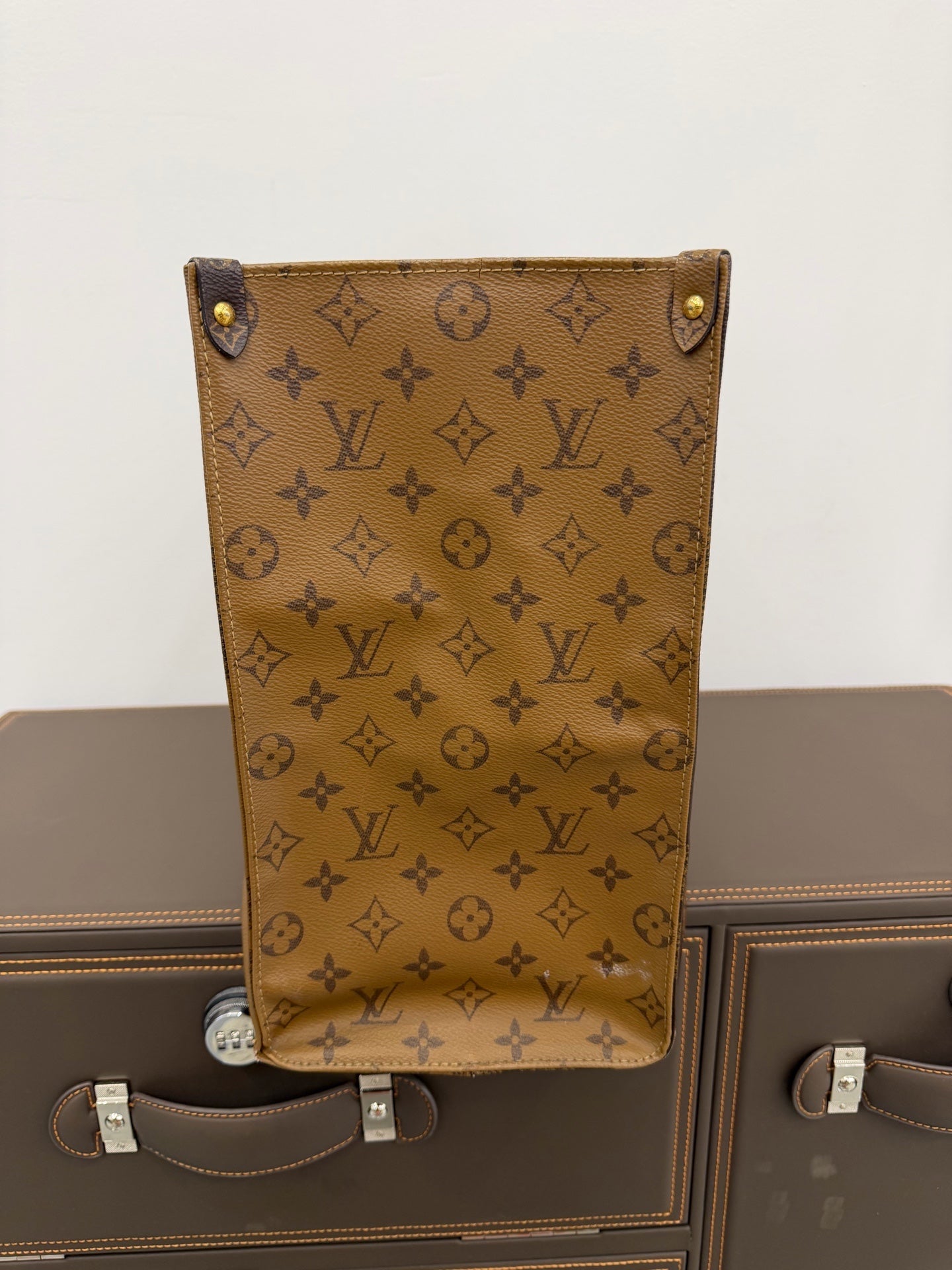 Louis Vuitton Onthego Tote Giant Monogram Canvas Gold Hardware