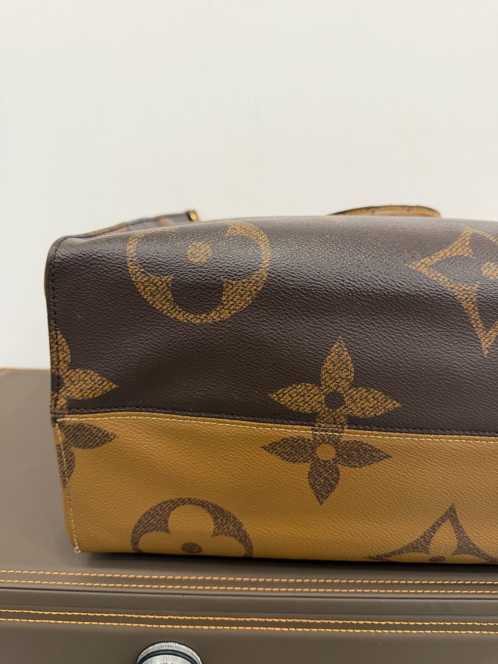 Louis Vuitton Onthego Tote Giant Monogram Canvas Gold Hardware