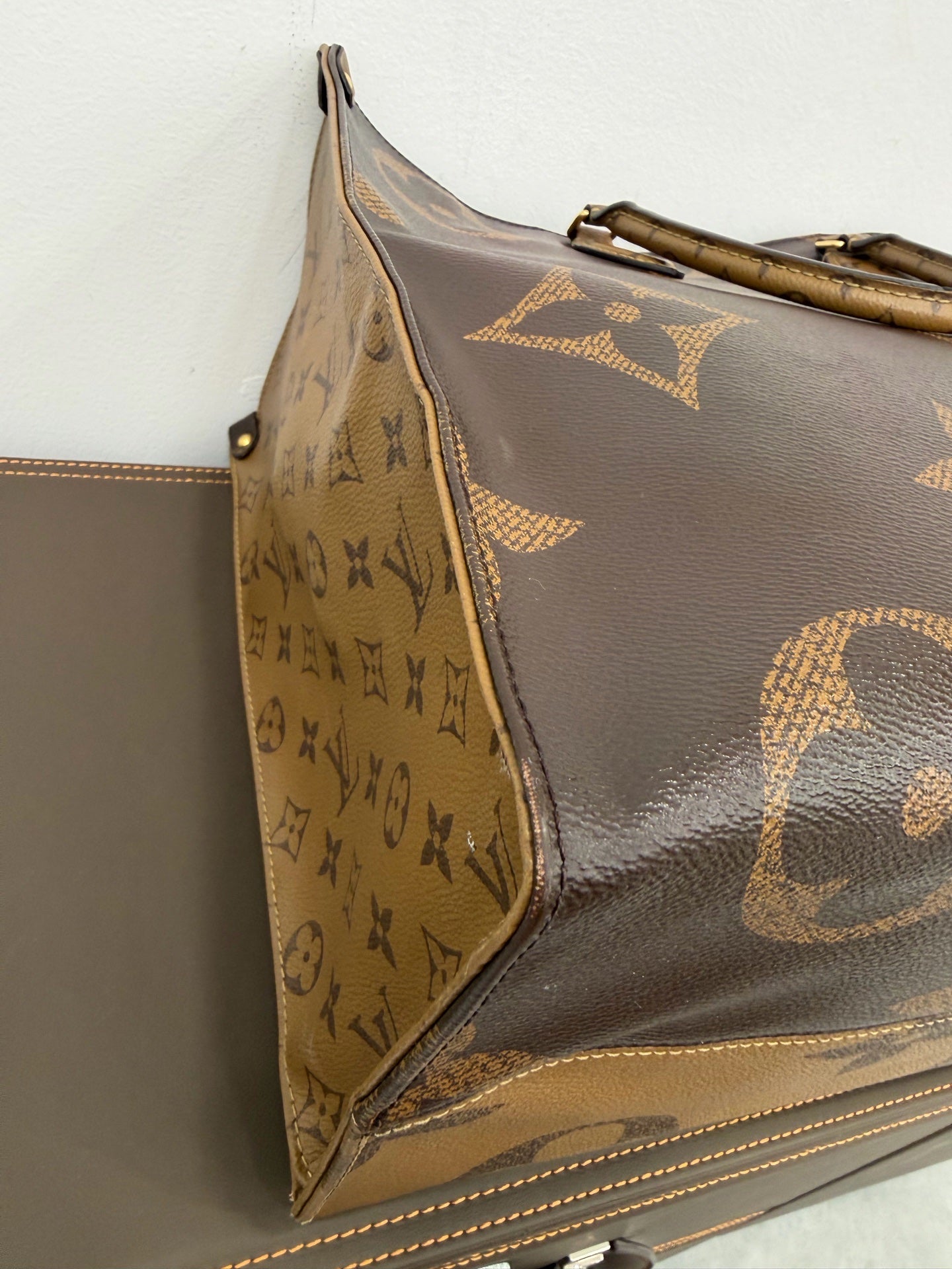 Louis Vuitton Onthego Tote Giant Monogram Canvas Gold Hardware