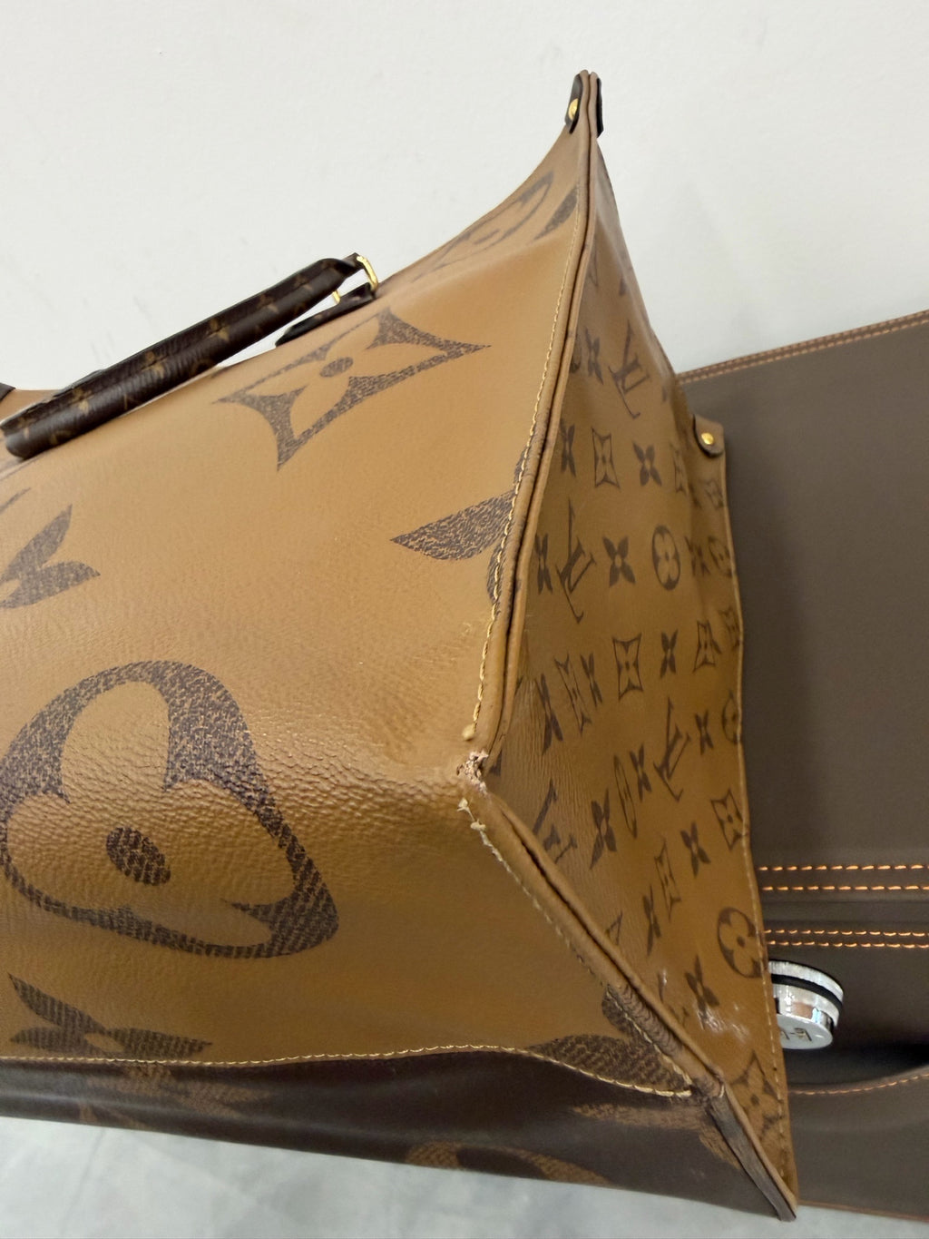Louis Vuitton Onthego Tote Giant Monogram Canvas Gold Hardware