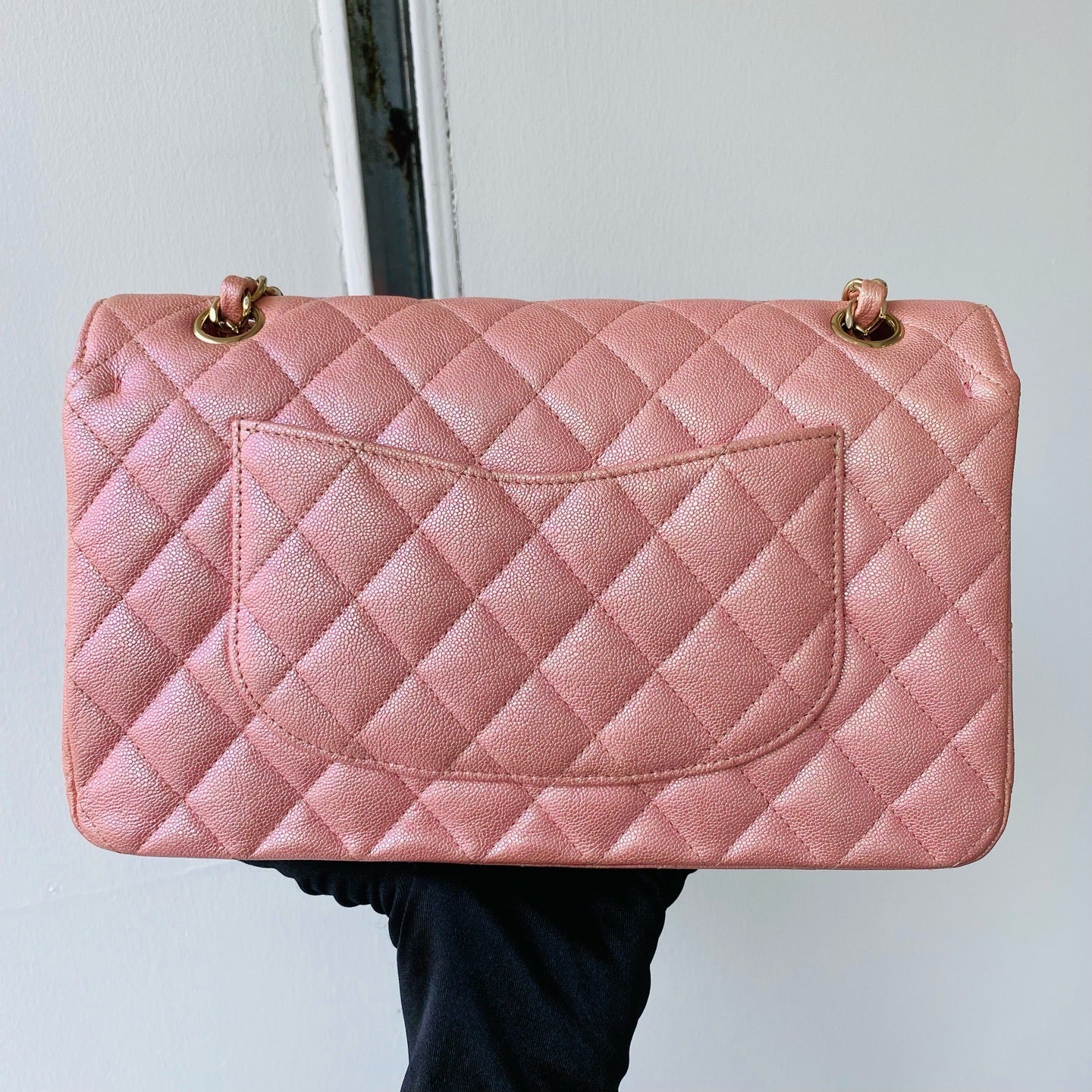 CHANEL Classic Flap Medium | Pearlised Pink Litchi-Grain | Gold Hardware