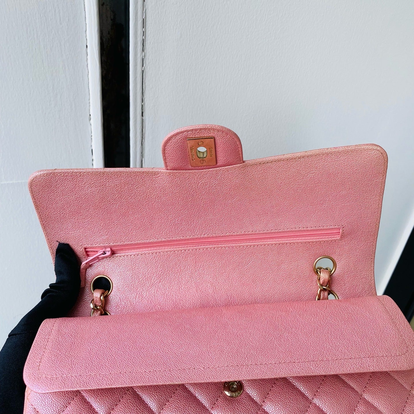CHANEL Classic Flap Medium | Pearlised Pink Litchi-Grain | Gold Hardware