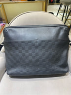 Gucci Signature Messenger Bag Black Leather Silver Hardware