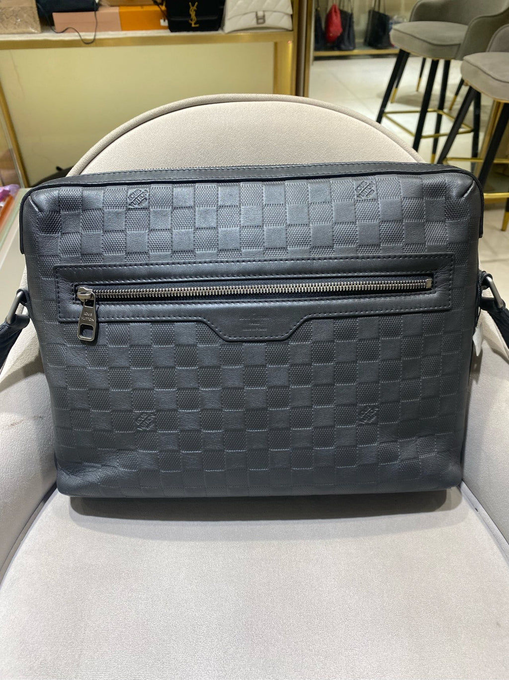 Gucci Signature Messenger Bag Black Leather Silver Hardware