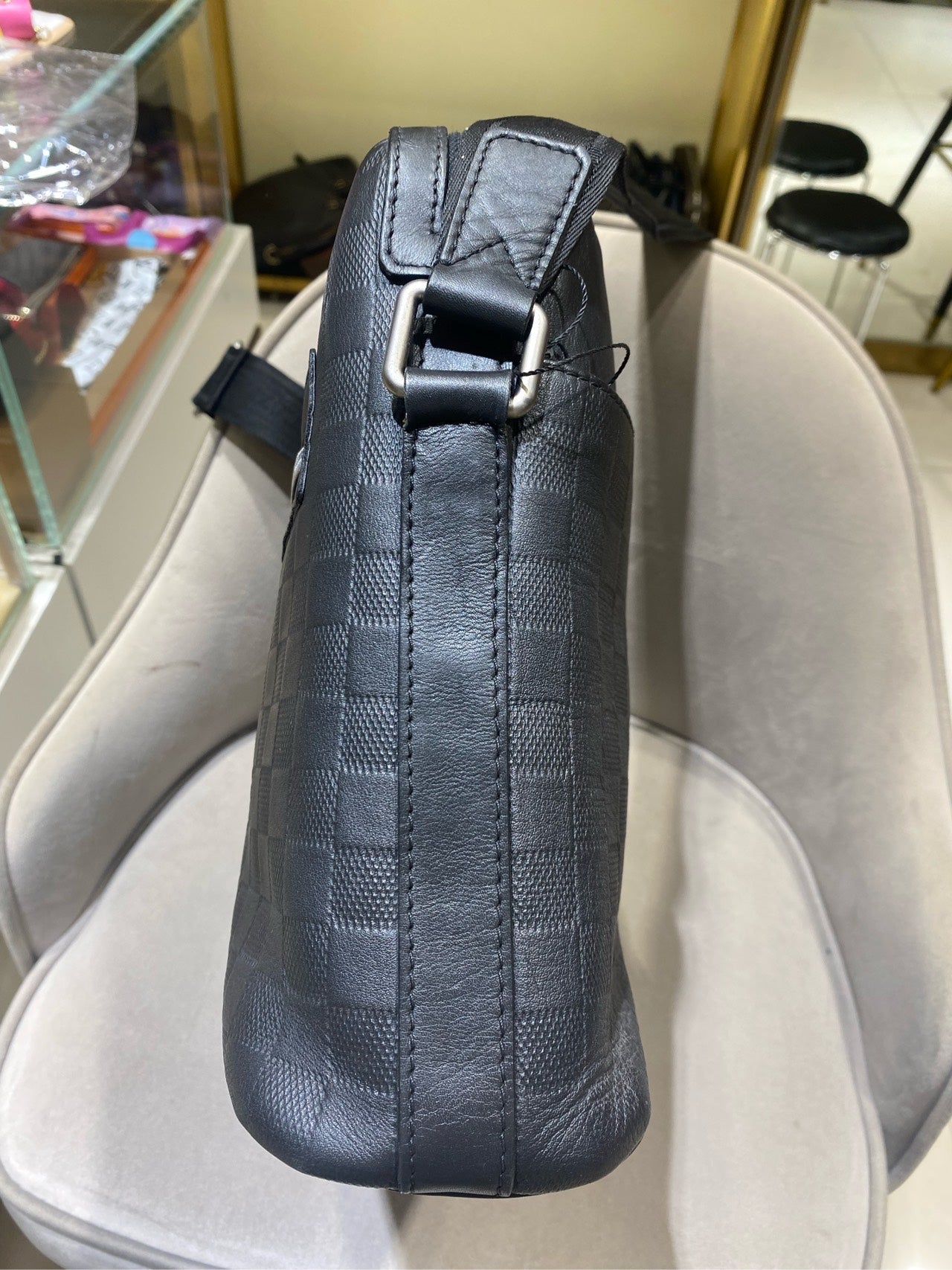 Gucci Signature Messenger Bag Black Leather Silver Hardware