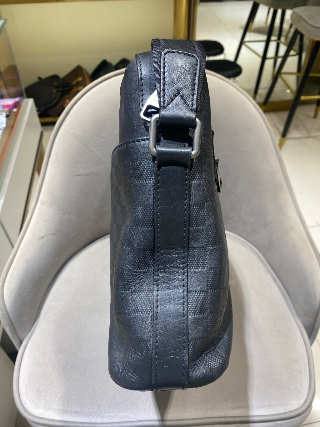Gucci Signature Messenger Bag Black Leather Silver Hardware