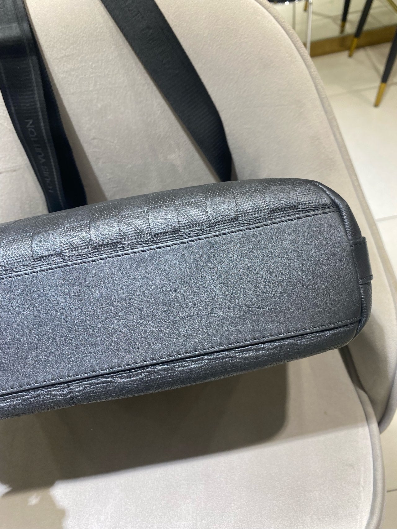 Gucci Signature Messenger Bag Black Leather Silver Hardware