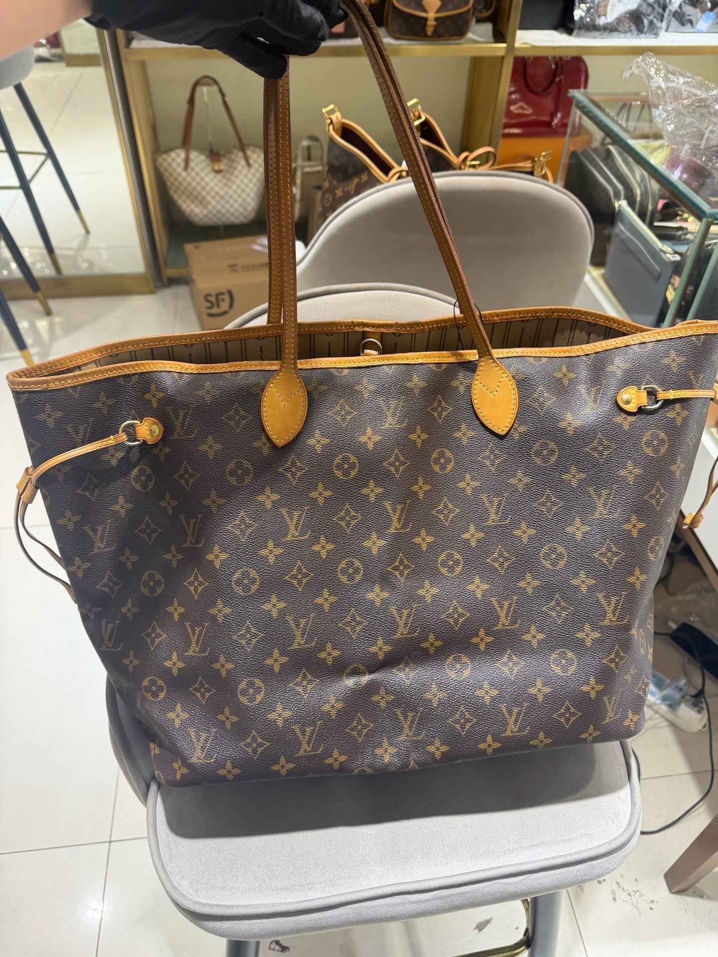Louis Vuitton Neverfull Tote Bag Monogram Canvas Gold Hardware