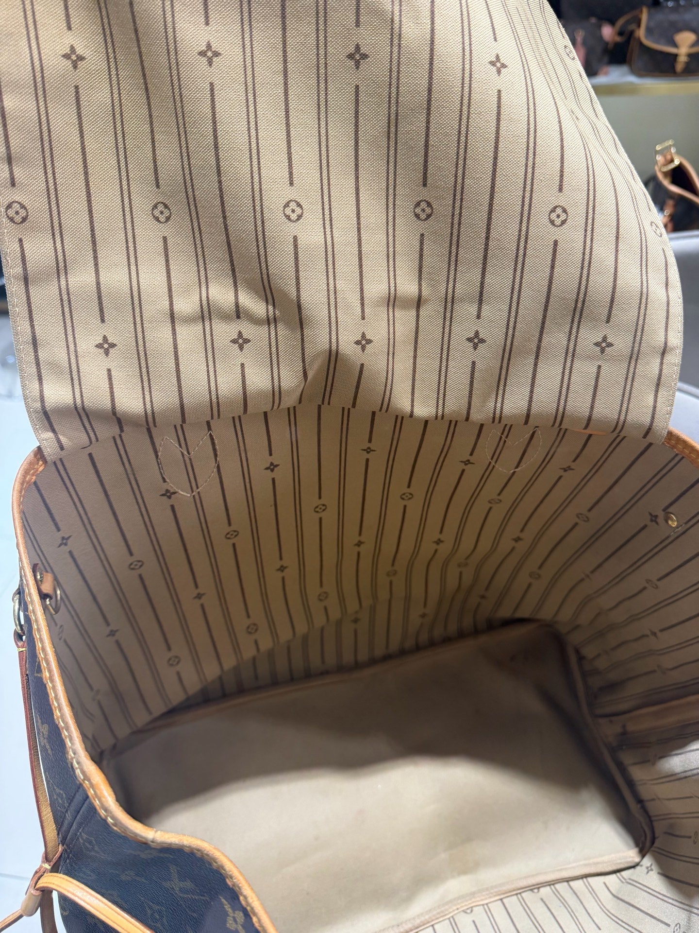 Louis Vuitton Neverfull Tote Bag Monogram Canvas Gold Hardware
