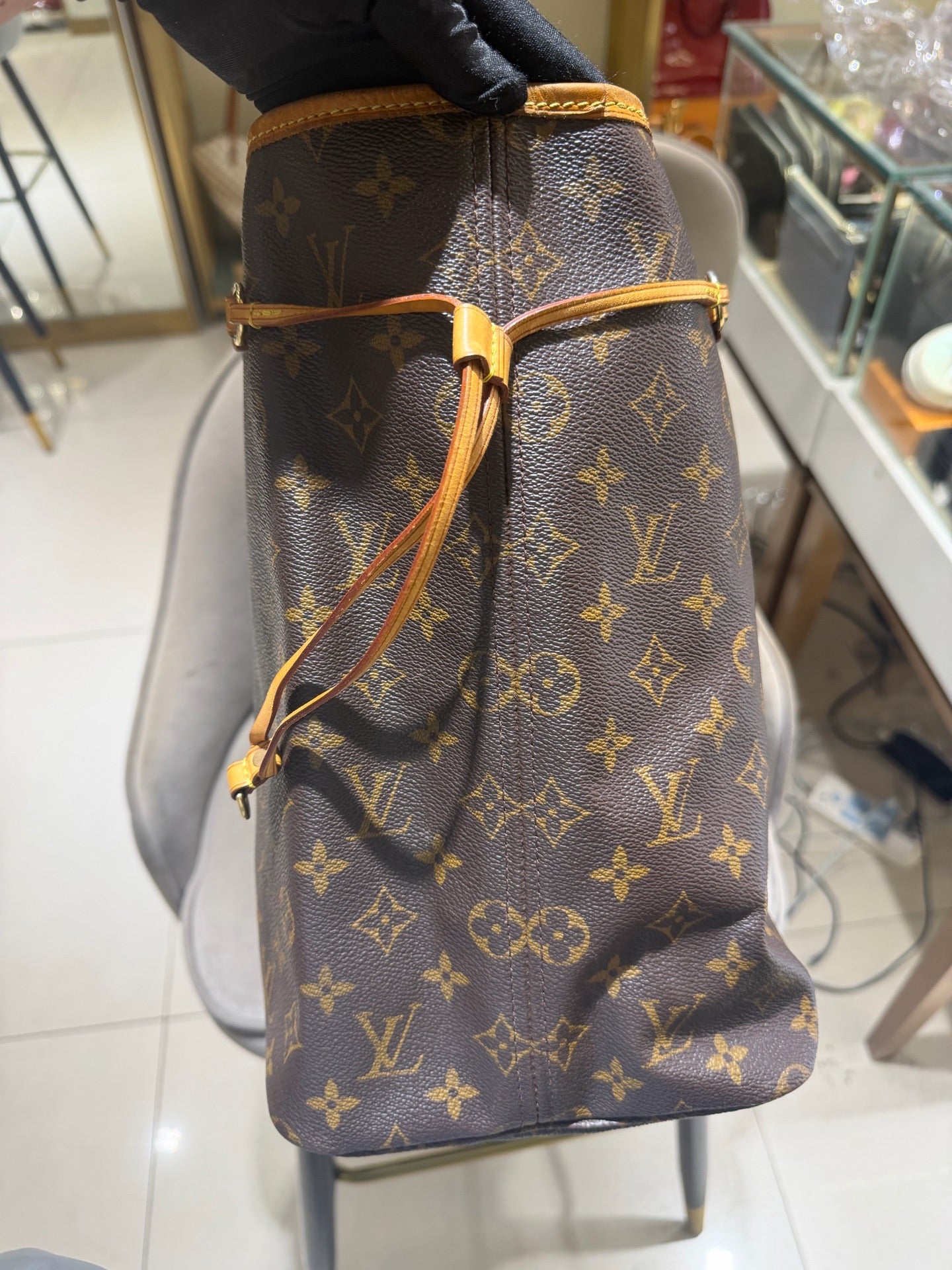 Louis Vuitton Neverfull Tote Bag Monogram Canvas Gold Hardware