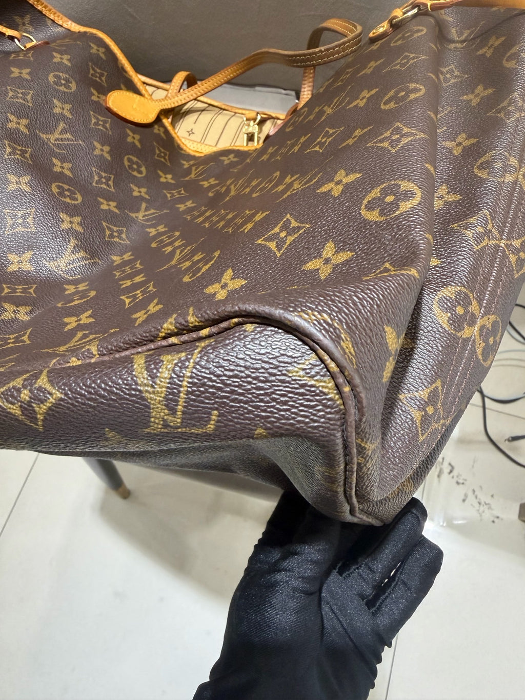 Louis Vuitton Neverfull Tote Bag Monogram Canvas Gold Hardware