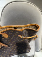 Louis Vuitton Neverfull Tote Bag Monogram Canvas Gold Hardware