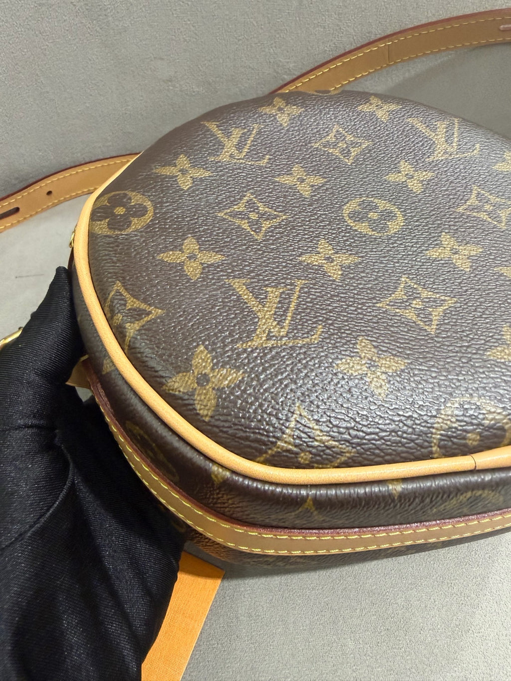 Louis Vuitton Boite Chapeau Souple Shoulder Bag Monogram Canvas Gold Hardware