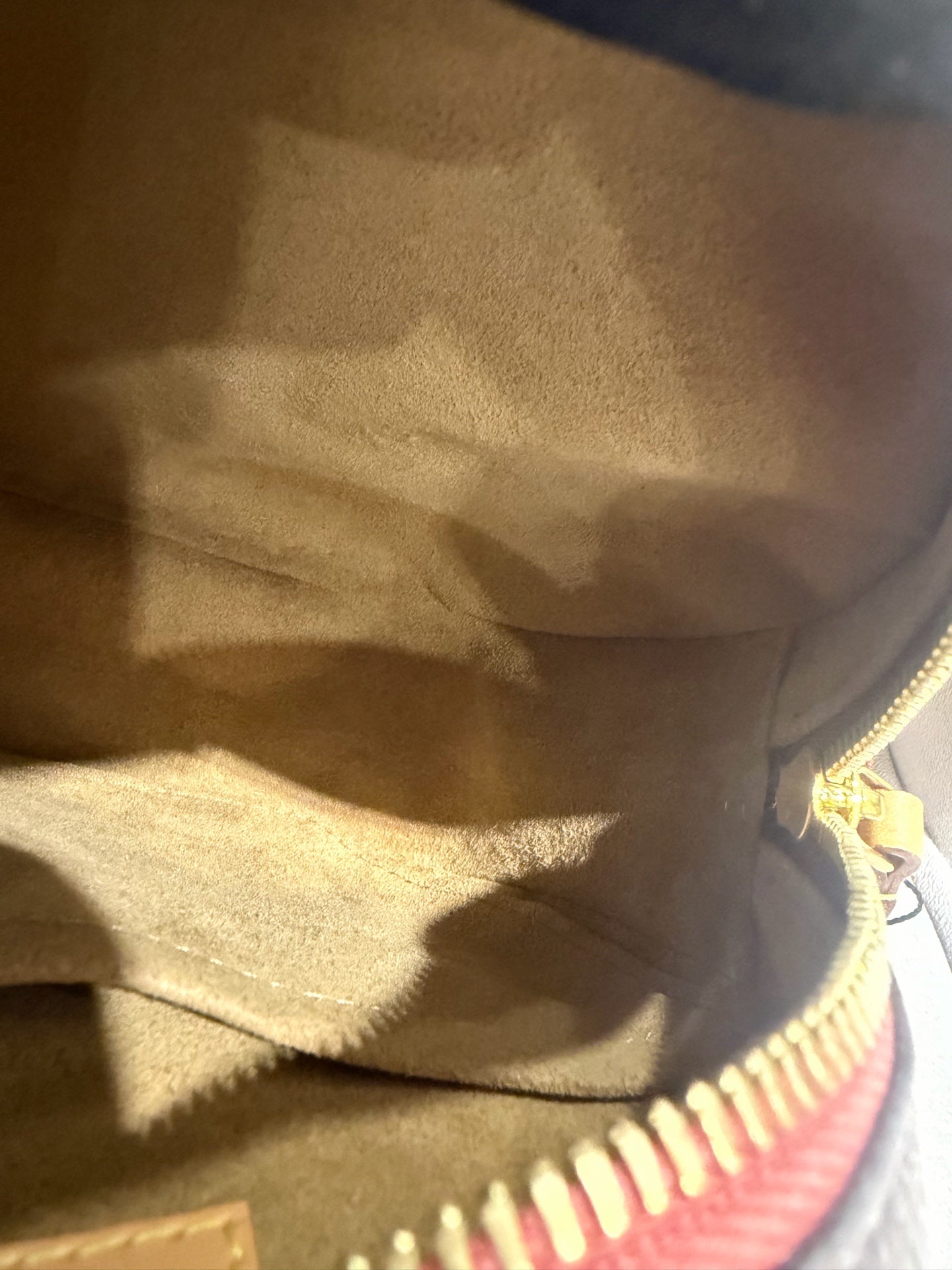 Louis Vuitton Boite Chapeau Souple Shoulder Bag Monogram Canvas Gold Hardware