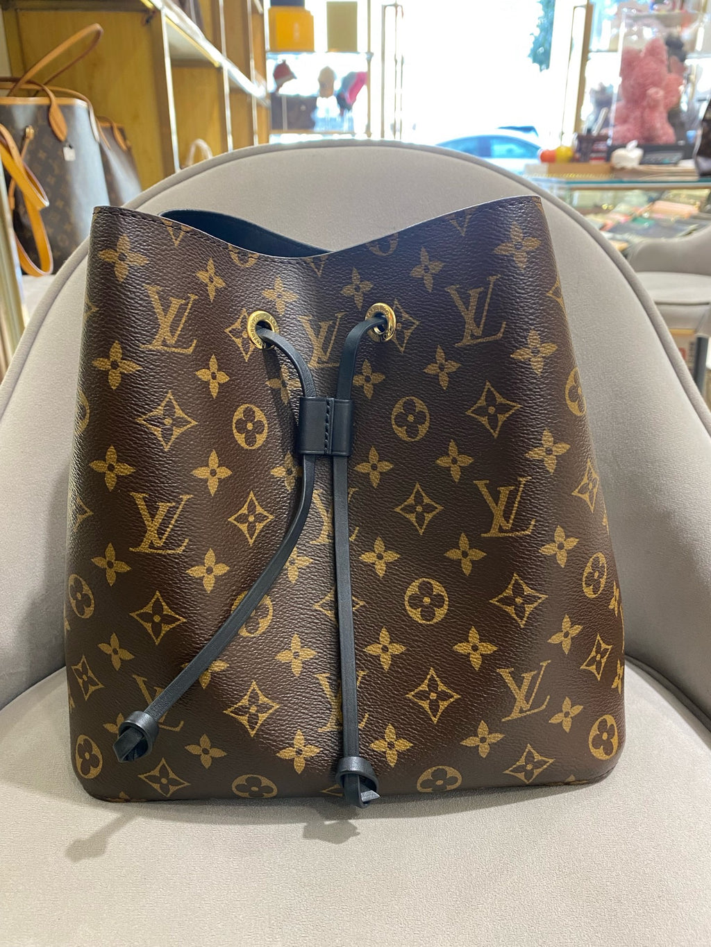 Louis Vuitton Néonoé Bucket Bag Monogram Canvas Gold Hardware