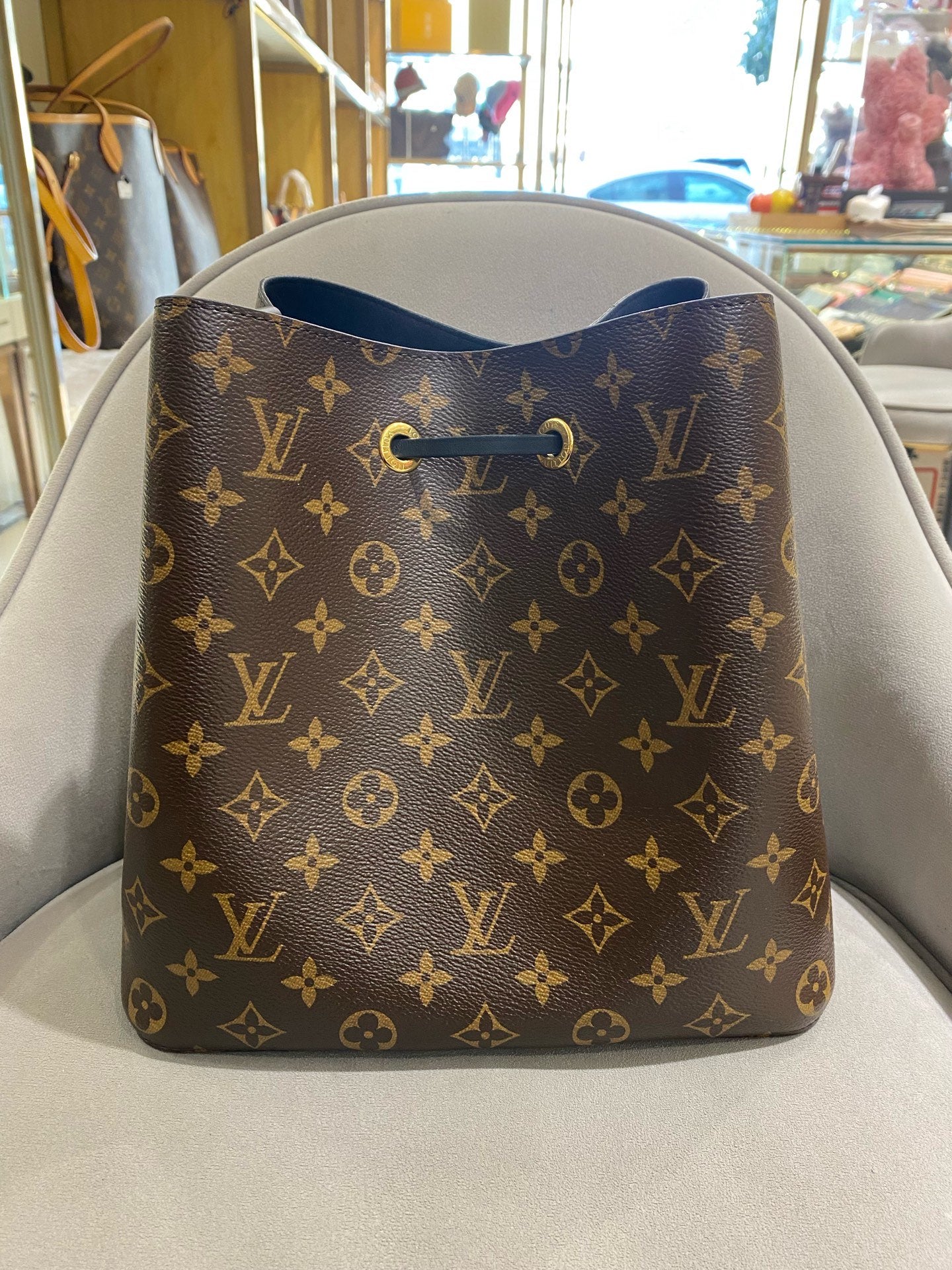 Louis Vuitton Néonoé Bucket Bag Monogram Canvas Gold Hardware