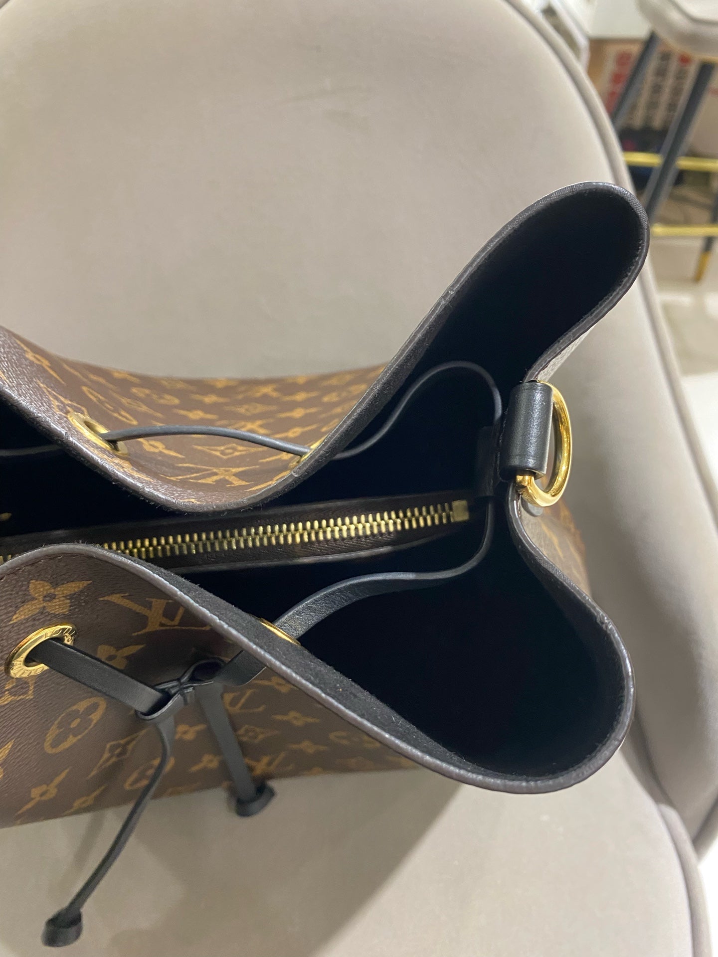 Louis Vuitton Néonoé Bucket Bag Monogram Canvas Gold Hardware
