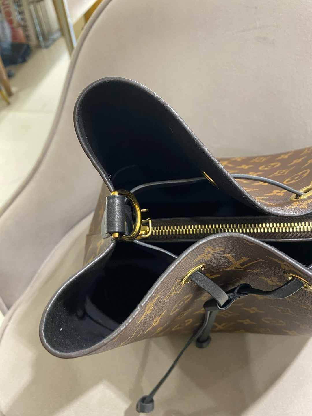 Louis Vuitton Néonoé Bucket Bag Monogram Canvas Gold Hardware
