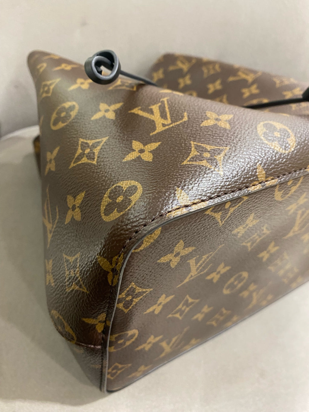 Louis Vuitton Néonoé Bucket Bag Monogram Canvas Gold Hardware