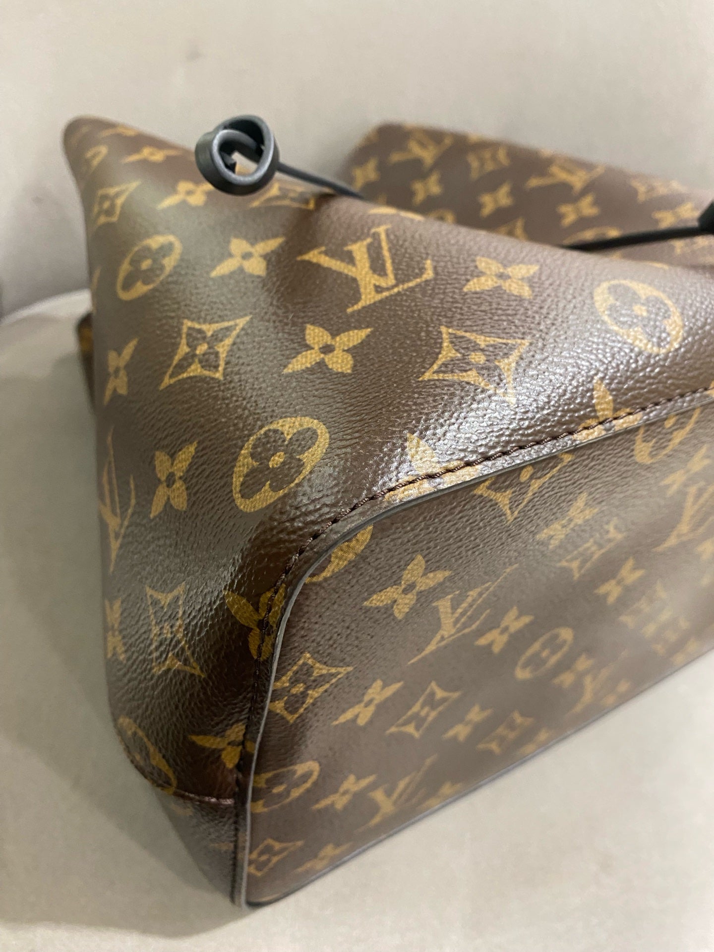 Louis Vuitton Néonoé Bucket Bag Monogram Canvas Gold Hardware