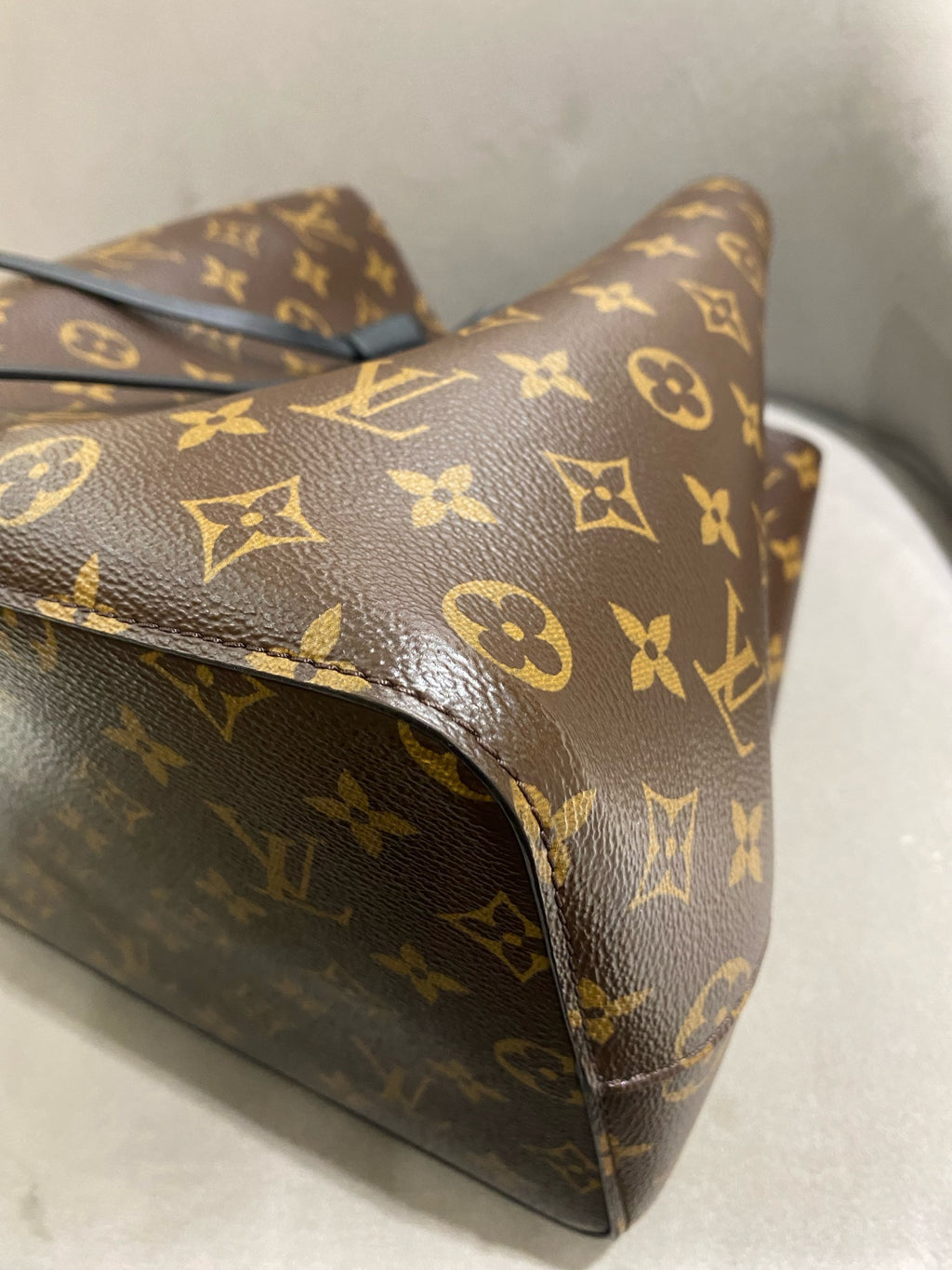 Louis Vuitton Néonoé Bucket Bag Monogram Canvas Gold Hardware