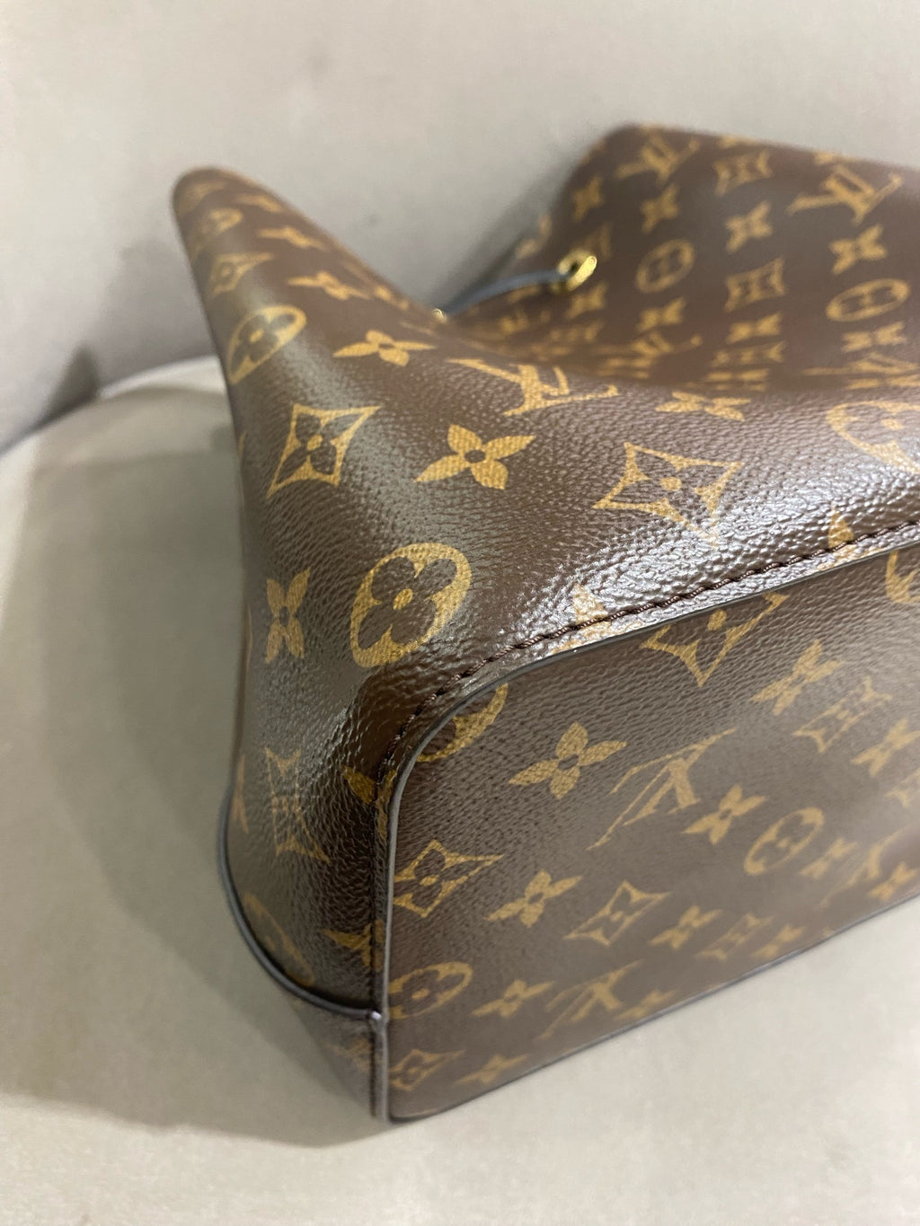 Louis Vuitton Néonoé Bucket Bag Monogram Canvas Gold Hardware