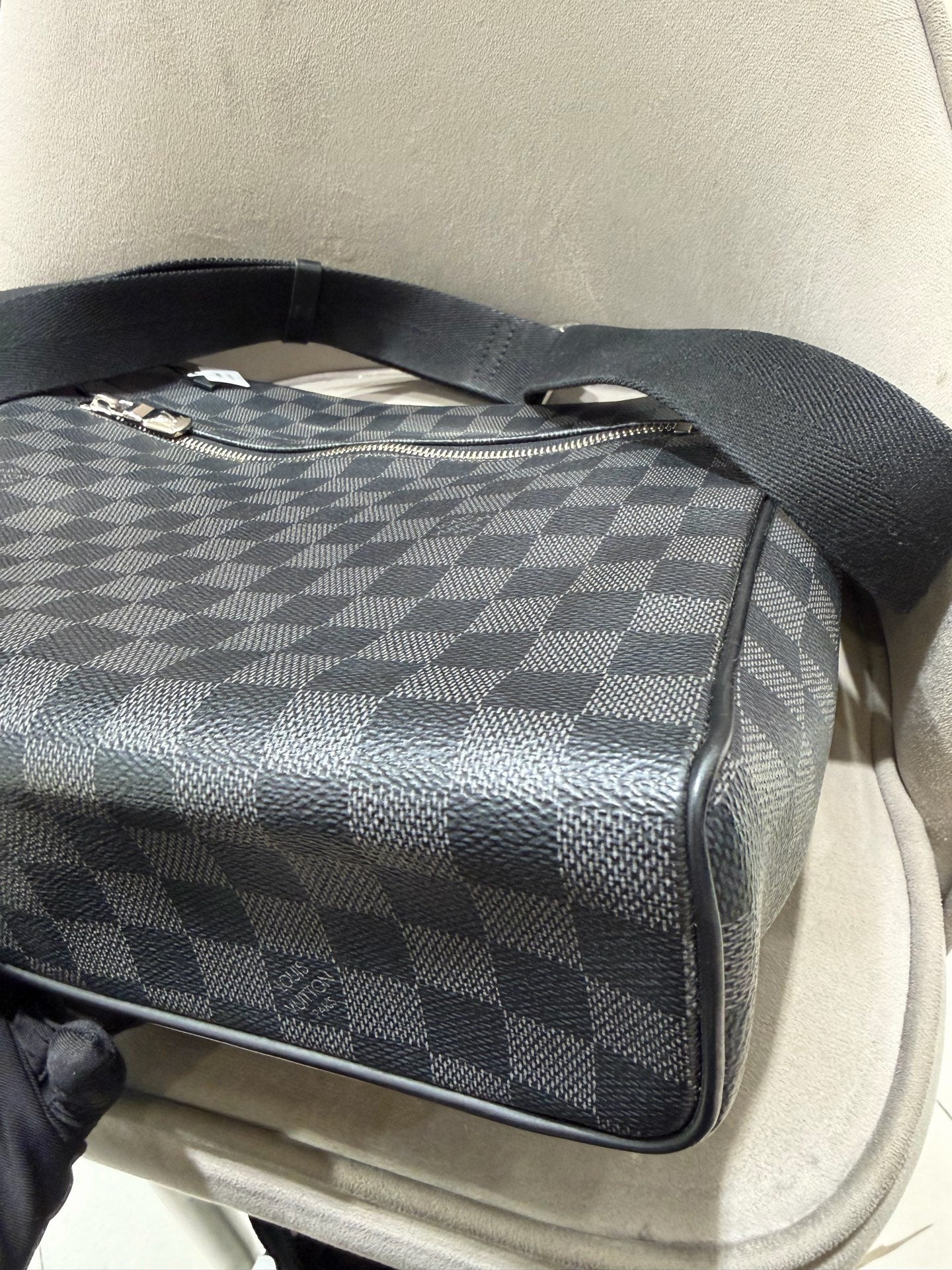 Louis Vuitton District Messenger Bag Damier Graphite Silver Hardware