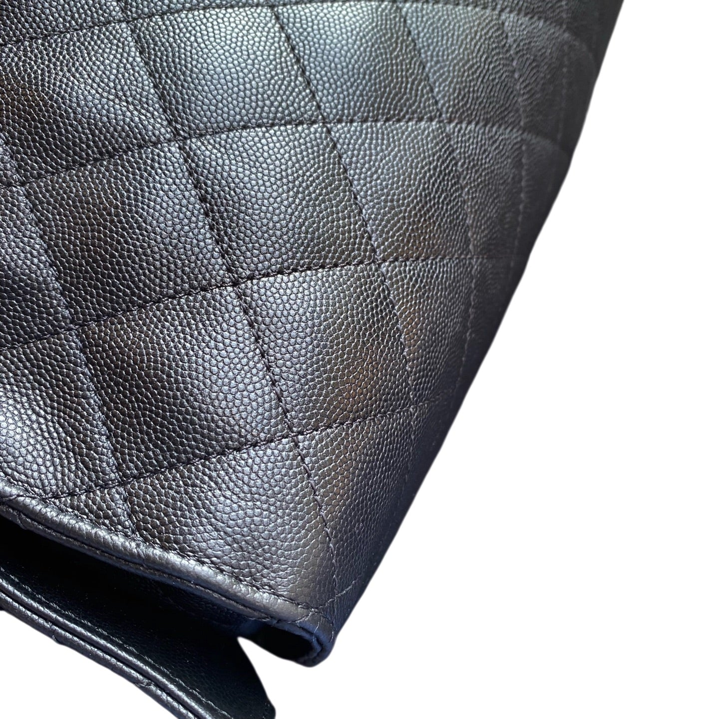 CHANEL 25 Medium Handbag | Grained Calfskin | Gold Hardware