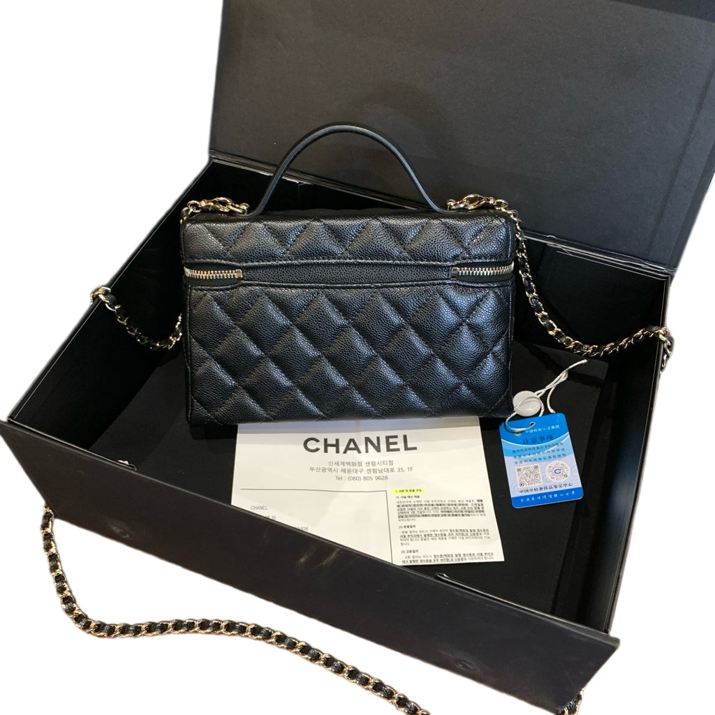 CHANEL Shoulder Bag | Lambskin | Gold Hardware