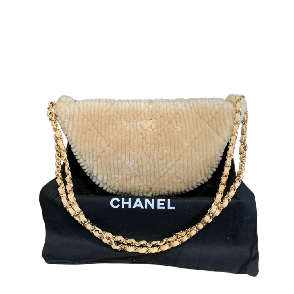 CHANEL 24N Ski Collection | Large Hobo Bag | Chip Detail