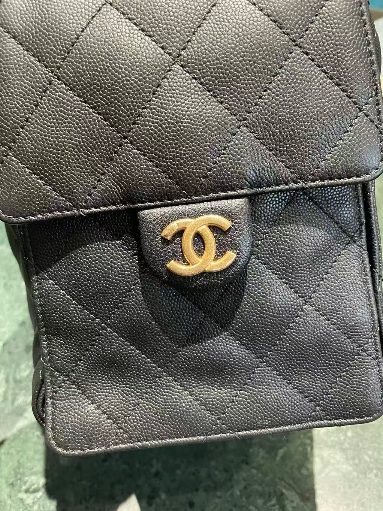 CHANEL 25 Medium Handbag | Grained Calfskin | Gold Hardware