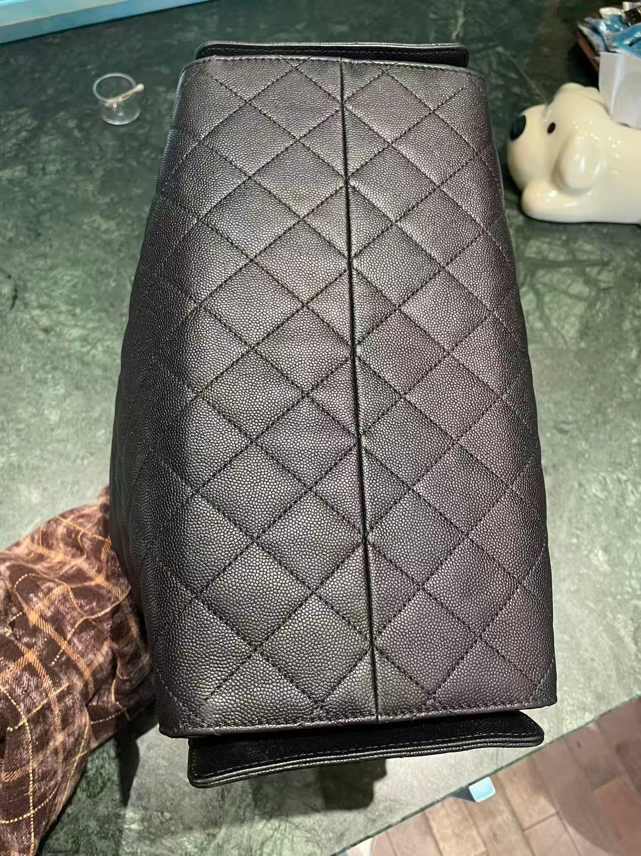 CHANEL 25 Medium Handbag | Grained Calfskin | Gold Hardware