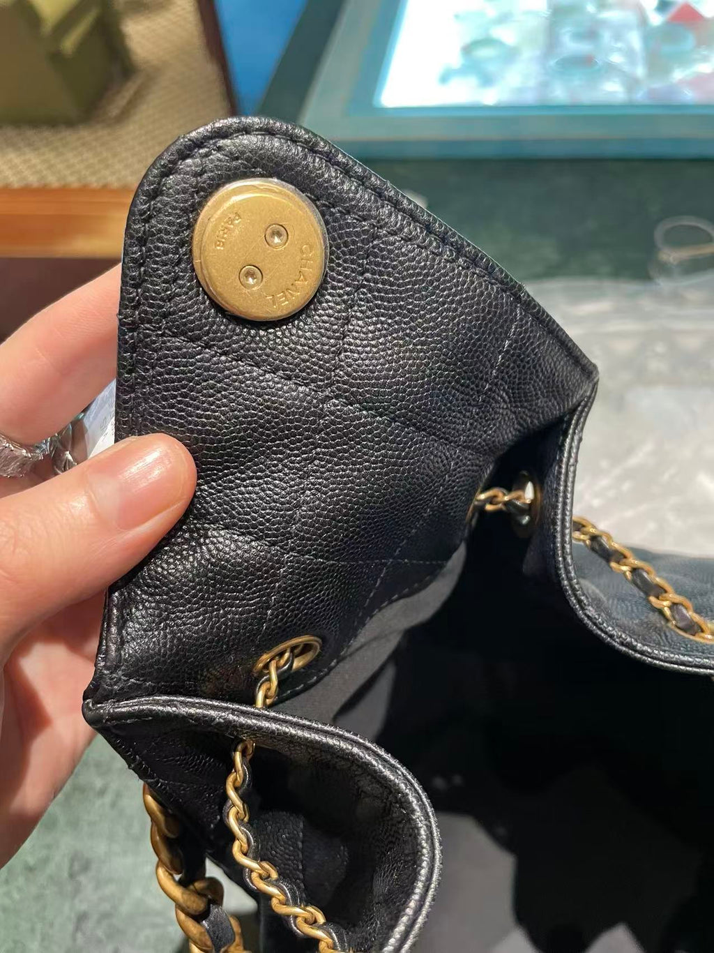 CHANEL 25 Medium Handbag | Grained Calfskin | Gold Hardware
