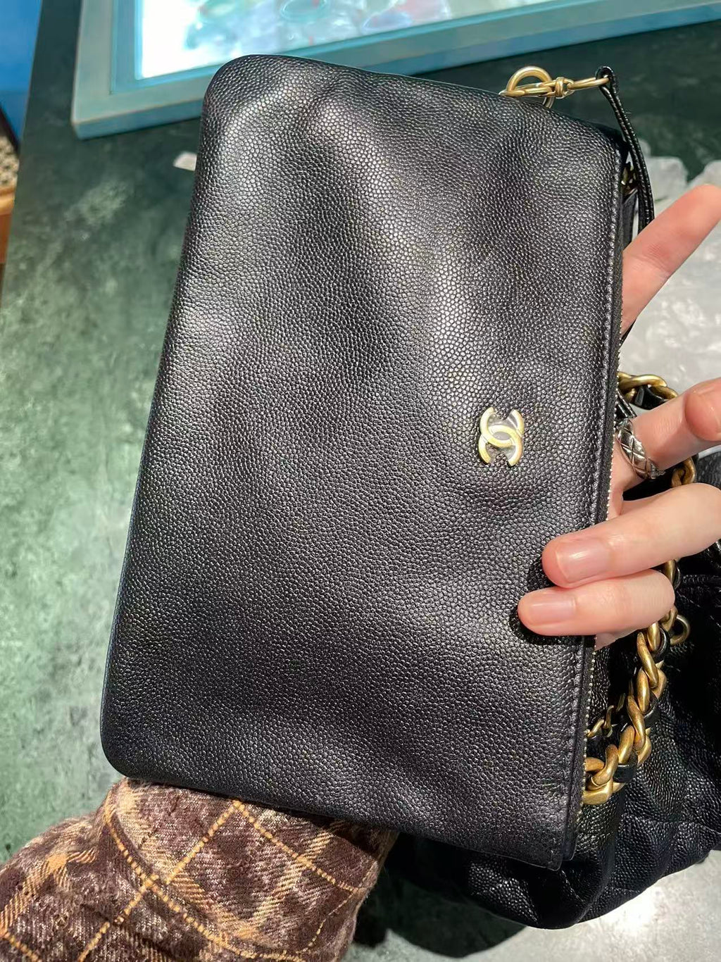 CHANEL 25 Medium Handbag | Grained Calfskin | Gold Hardware