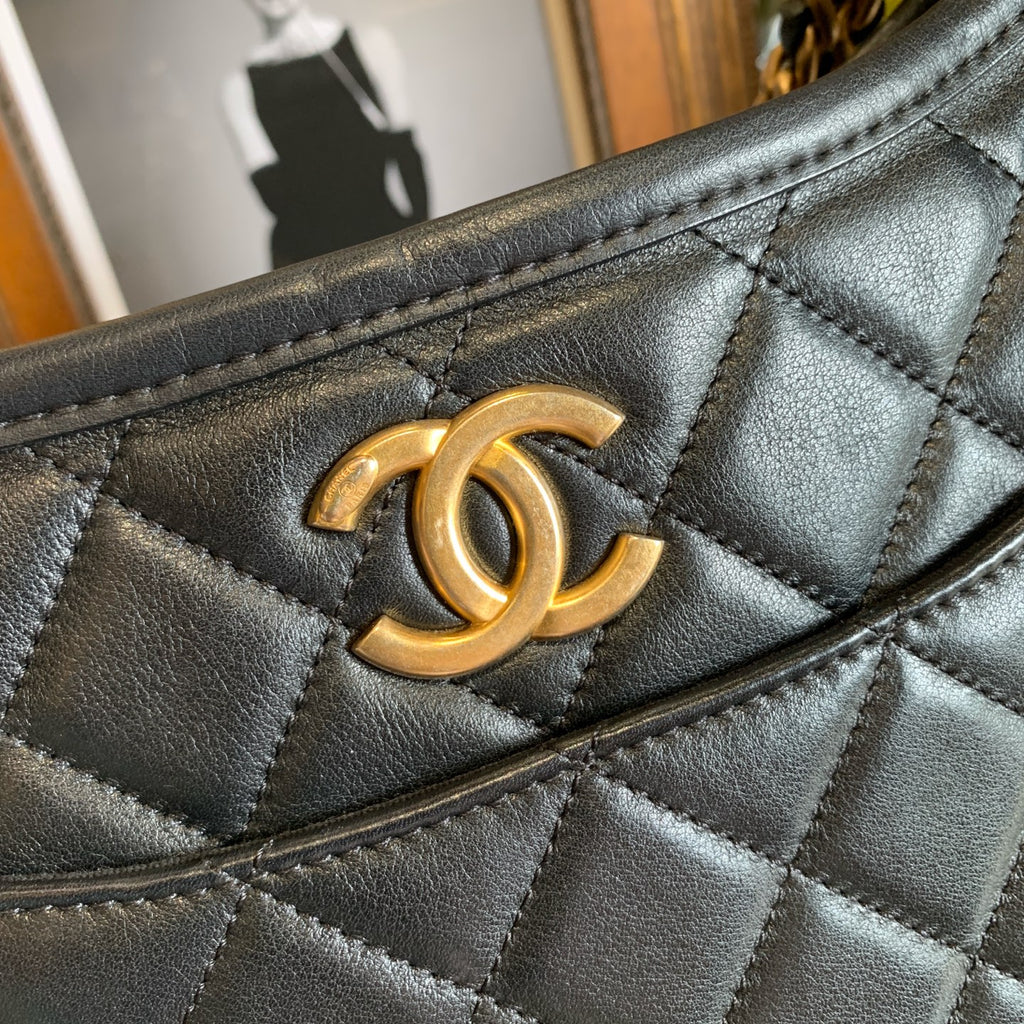 Chanel 22 Hobo Bag Black Quilted Leather Gold Hardware