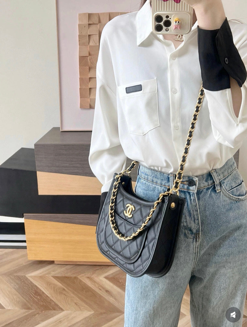Chanel 22 Hobo Bag Black Quilted Leather Gold Hardware