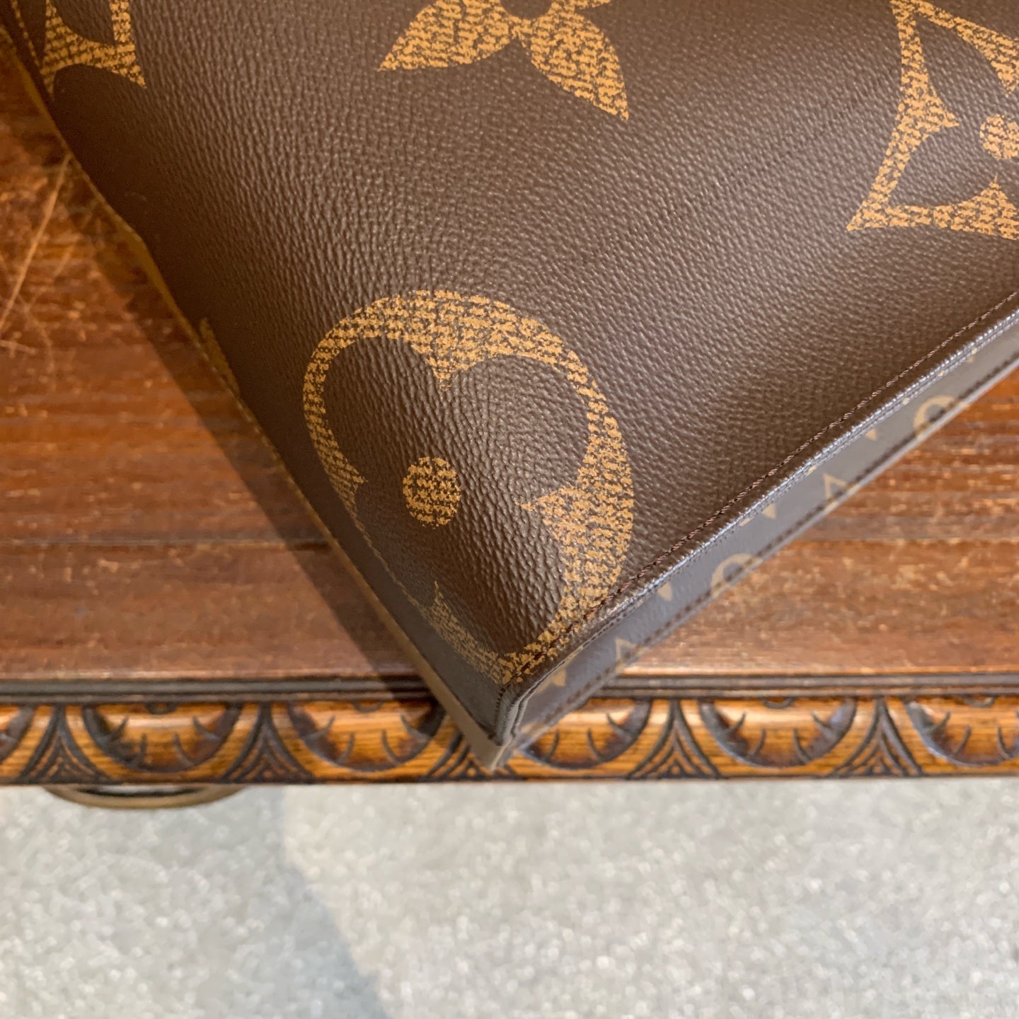 Louis Vuitton Onthego Tote Giant Monogram Canvas Gold Hardware